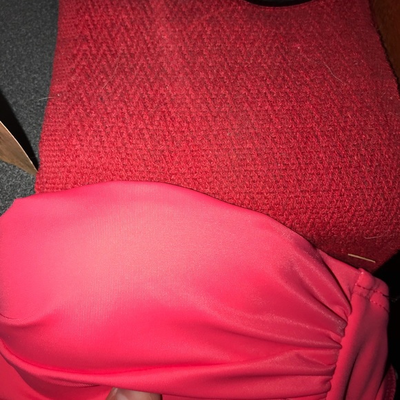 *SOON TO DONATE* VS Coral Bikini Top - Picture 7 of 8